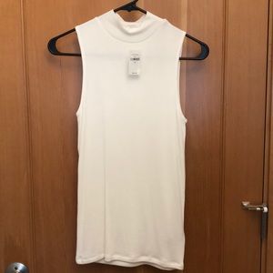 NWT GAP Sleeveless Mockneck Sweater Top